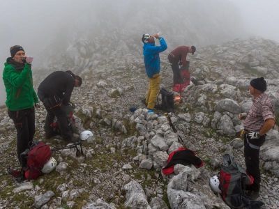 028-Rast am Ellmauer Tor vor dem Abstieg in die Steinerne Rinne